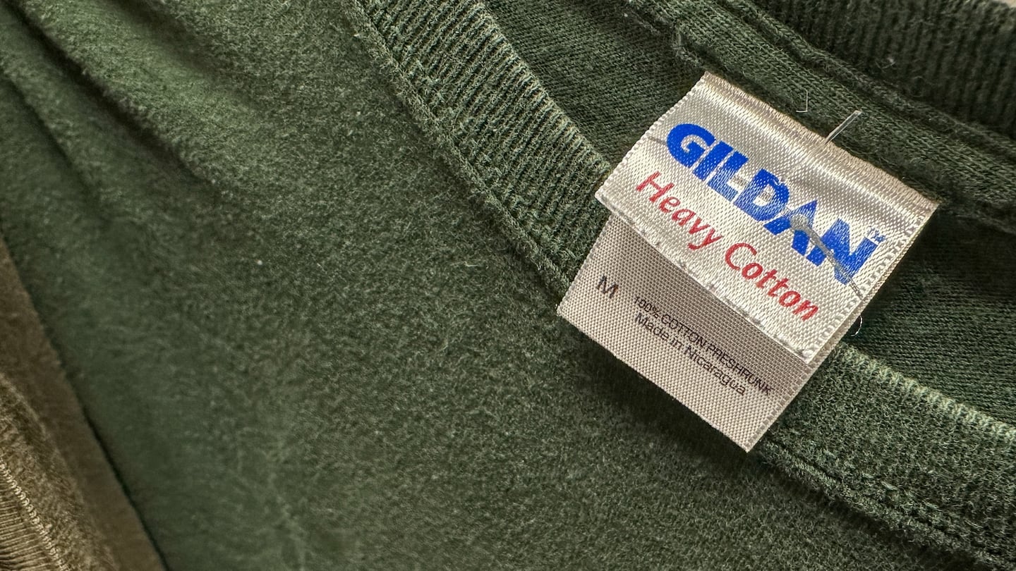 Gildan T-shirt.